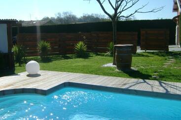 تختخواب و صبحانه Chambres D Hôtes Du Hourne