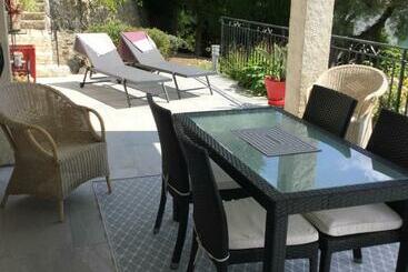 住宿加早餐 La Tourrette