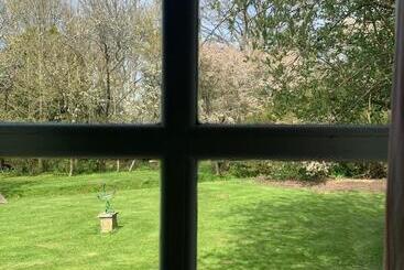 Отель Thatched Cottage