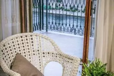 Pensió Castello Aragonese Suites