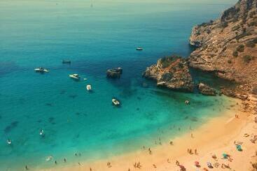 פנסיון Lobateira Villas