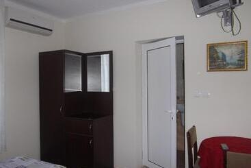 膳宿费 Sakutski House