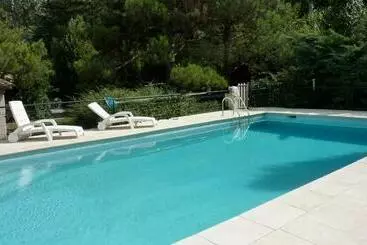 Aamiaismajoitus (B&B) Mas Grimaud   Gîte  Studio Et Chambres D Hôtes Familiales