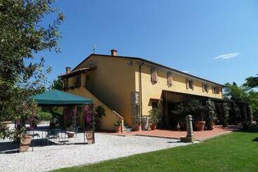 ホテル Agriturismo Spazzavento