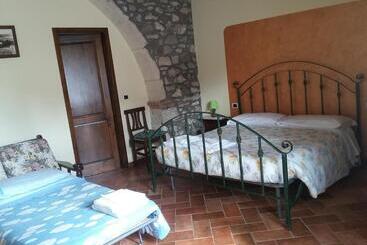 ホテル Poggio Mario