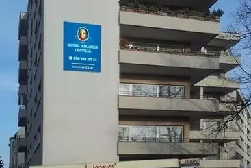 مسافرخانه Amadeus Central