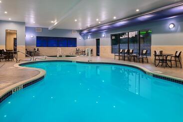 Otel Holiday Inn Express & Suites Bridgeport, An Ihg