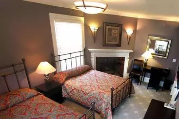 בית מלון כפרי Longwood Inn