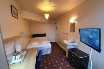 مبيت وإفطار The Handforth Lodge