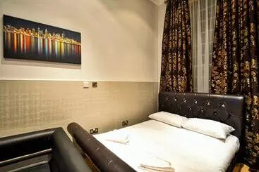 Hyde Park Apartments