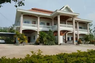Hotel Beyond Pub, Guest House &