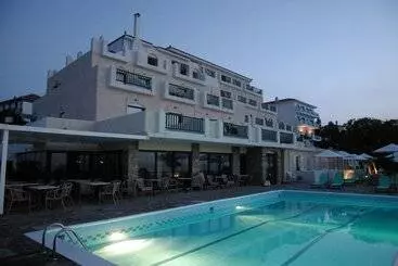 Cavos Bay Hotel & Studios
