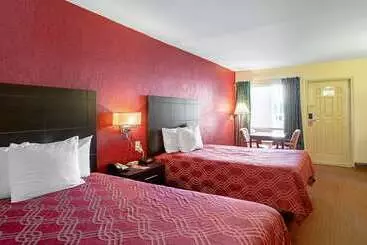 Отель Econo Lodge Inn & Suites