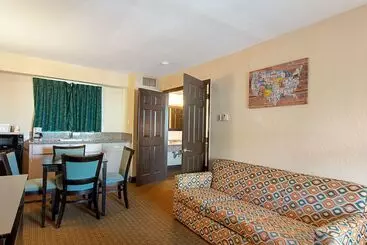 בית מלון כפרי Econo Lodge Inn & Suites