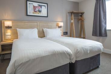 בית מלון כפרי Green Lodge, Wirral By Marston S Inns