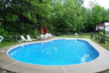 White Mountain Motel And Cottages