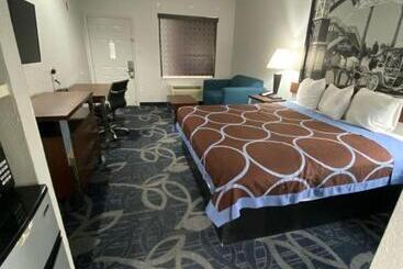 هتل Super 8 By Wyndham Houston Hobby Airport South