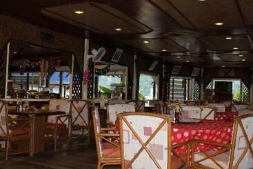 فندق Coral View Island Resort