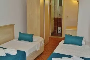 Otel George Dragon Beach