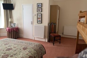 בית מלון כפרי Green Gables Guest House