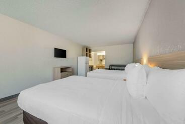 ホテル Suburban Studios Pueblo North