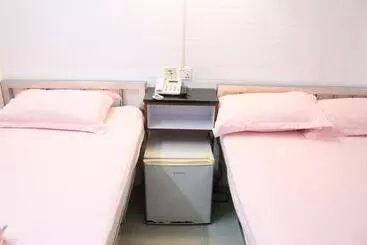 هتل New Chung King Mansion Guest House   Carlton Group Of Hostels