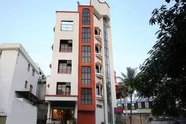 호텔 Oyo 10416 Near Central Bus Stand 