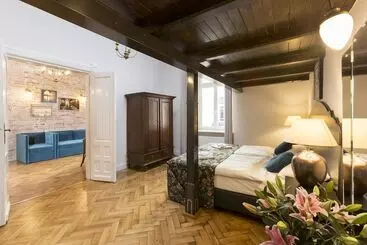 Ferienwohnungen Antique Apartments Old Town