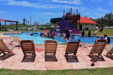 بيت ريفى Cocoaventura Cabanas Y Club De Playa   Campsite