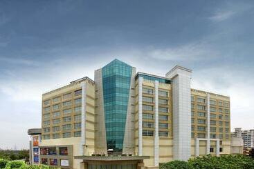 アパートホテル Mahagun Sarovar Portico Suites Ghaziabad
