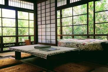 בית מלון כפרי International Guest House Tani House