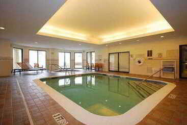 בית מלון כפרי Courtyard Boston Raynham