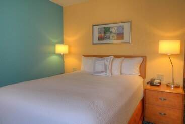 Отель Fairfield Inn & Suites Mt. Pleasant