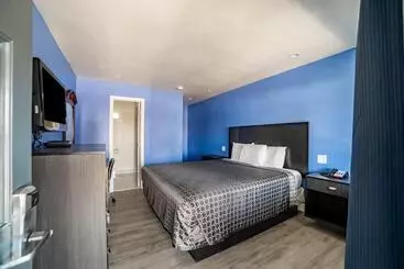 ホテル The Monterey Fireplace Inn