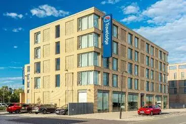 هتل Travelodge London Excel