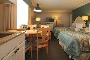 Апарт-отель Pier 7 Condominiums