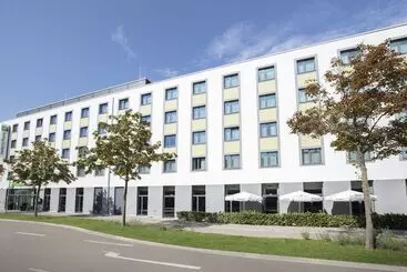 Отель Holiday Inn Express Augsburg, An Ihg