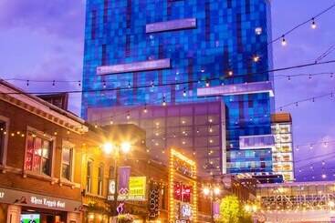 Отель Hollywood Casino At Greektown