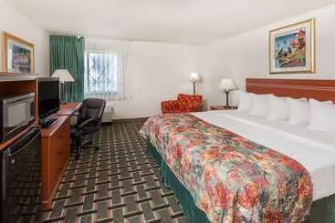 هتل Baymont By Wyndham Decatur