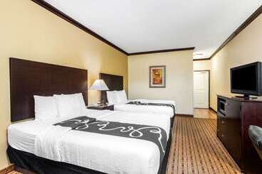 Отель La Quinta By Wyndham Ennis