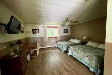 Szálloda The Riverside Inn