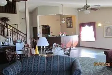 ホテル Travelers Lodge & Suites