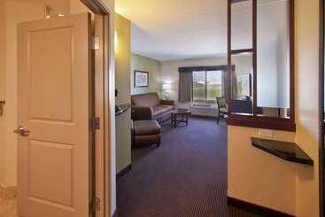 Отель Americinn By Wyndham Fairfield