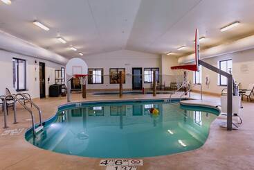 Отель Holiday Inn Express & Suites Sidney, An Ihg