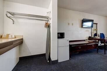 فندق على الطريق Guest Inn Rogers