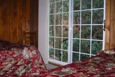 Cabins At Twinbrook Resort