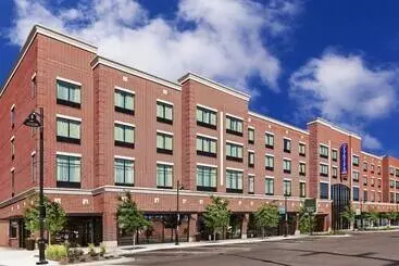 هتل Fairfield Inn & Suites Tulsa Downtown Arts District