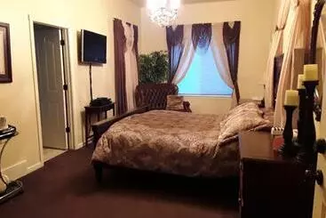ホテル Lions Gate Manor