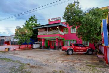 Hotell Reddoorz Near Citraland Waterpark Kendari