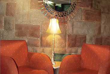 فندق Melrose Plaza Suites